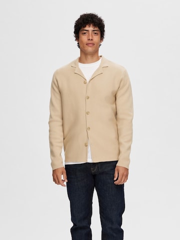 Vestes en maille 'MILO' SELECTED HOMME en beige : devant