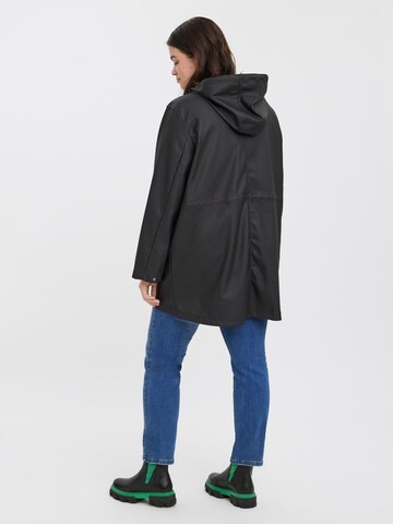 Vero Moda Curve - Chaqueta funcional en negro