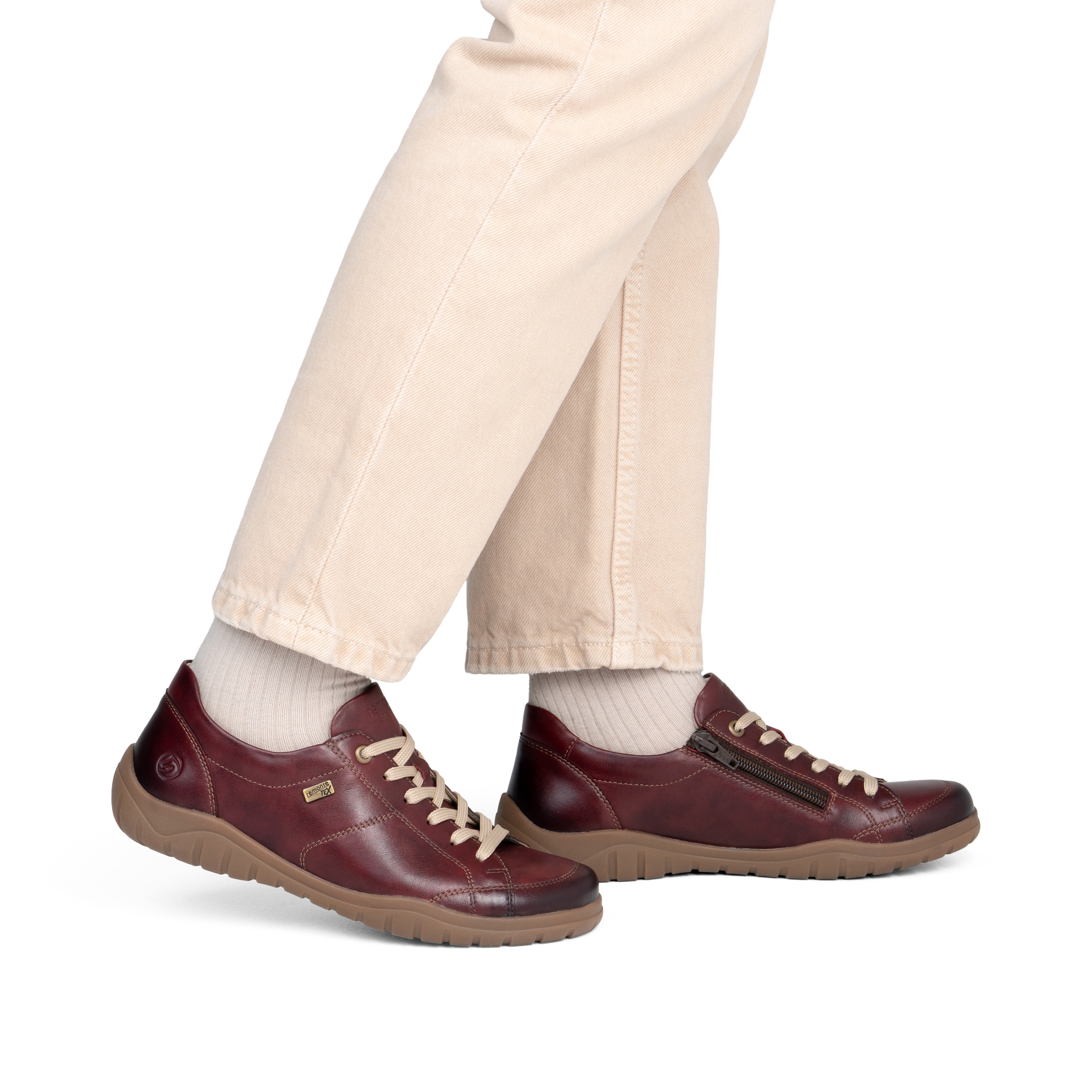 Chaussure de sport à lacets REMONTE en rouge