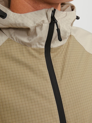 JACK & JONES Toiminnallinen takki 'Thread' värissä harmaa