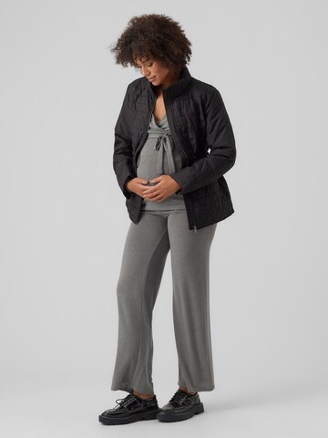 Vero Moda Maternity سترة غير رسمية 'Charlie' بلون أسود