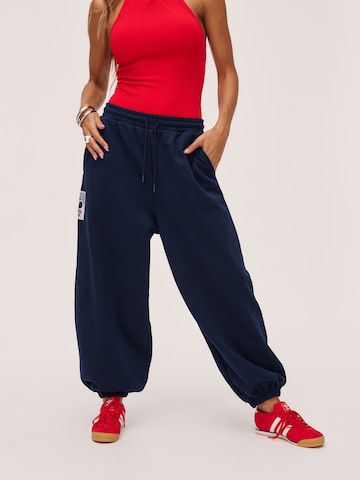 Kamila Šikl Loosefit Broek in Blauw: voorkant