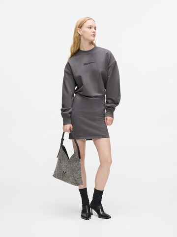 KARL LAGERFELD JEANS Mekko värissä harmaa