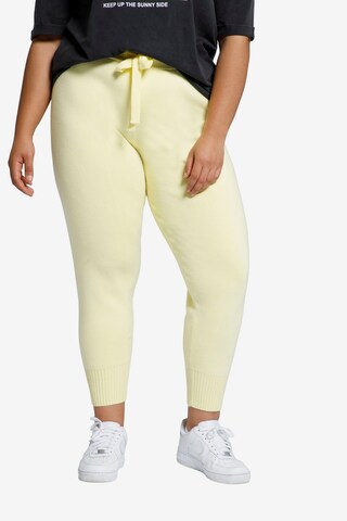 Studio Untold Slim fit Pants in Yellow: front