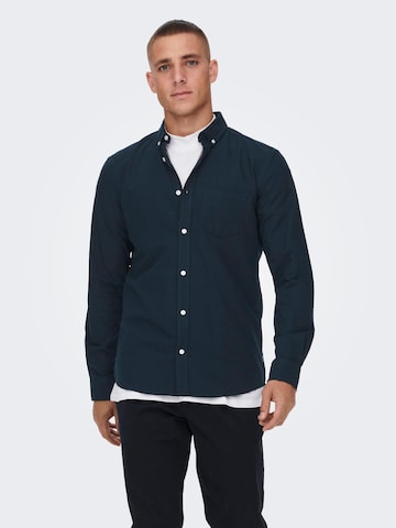 Coupe slim Chemise 'Alvaro' Only & Sons en bleu : devant