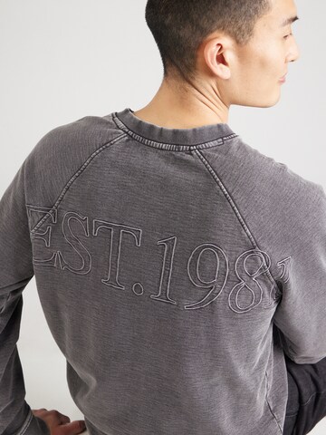 Felpa di GUESS in grigio