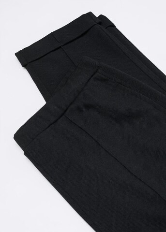 Regular Pantalon 'pique' MANGO en noir
