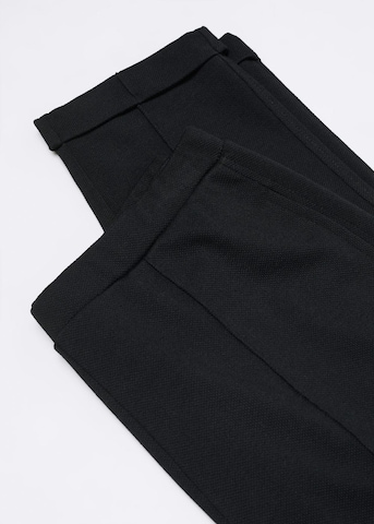 Regular Pantaloni 'pique' de la MANGO pe negru