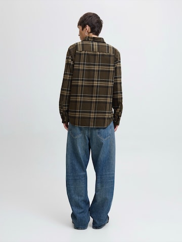 JACK & JONES Comfort Fit Skjorte 'JJJOSHUA' i brun
