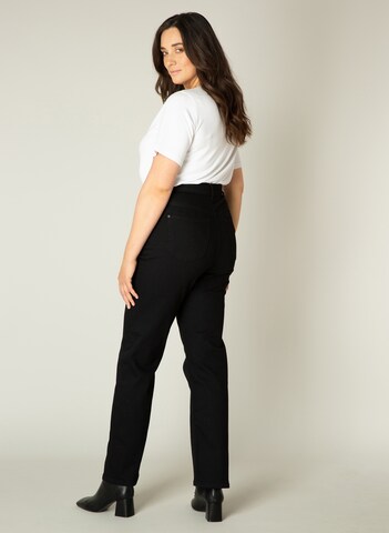 BASE LEVEL CURVY Regular Jeans 'Ayda' in Schwarz