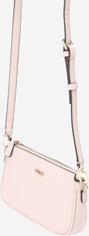 GUESS - Clutches 'Noelle' em rosa: frente