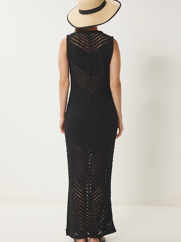 Rochie tricotat de la Happiness İstanbul pe negru