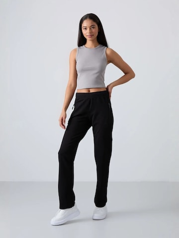 Tommy Life Sporthose 'Jogginghose' in Schwarz: Vorderseite