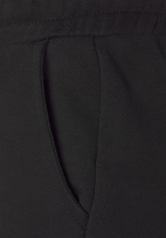 Pantaloncini da pigiama di LASCANA in nero