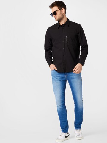 Calvin Klein JeansRegular Fit Košulja - crna boja