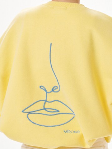 Felpa 'Line Kiss' di MIRONS in giallo
