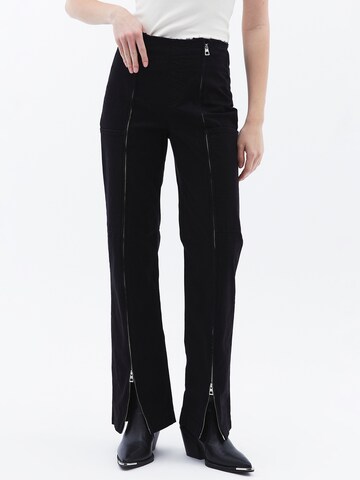 OXXO Regular Trousers in Black: front