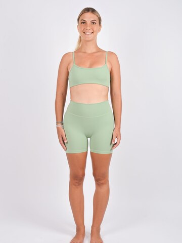Kadoo Slim fit Trousers 'Wave - Seagrass (recycelt)' in Green