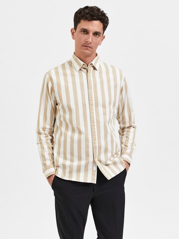 SELECTED HOMME Regular fit Overhemd 'Pecko' in Bruin: voorkant