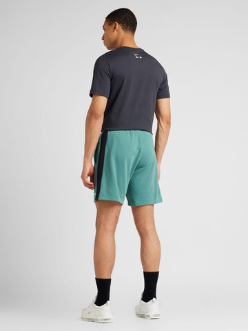 Nike Sportswear Štandardný strih Nohavice 'AIR' - Zelená