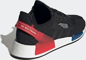 ADIDAS ORIGINALS Matalavartiset tennarit 'NMD_R1 V2' värissä musta