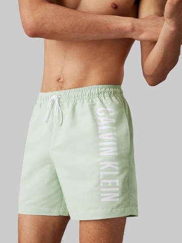 Calvin Klein Swimwear Badeshorts 'Intense Power' in Grün