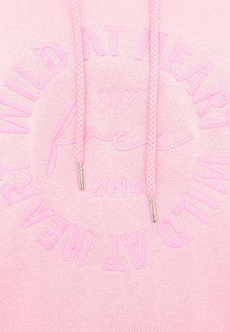 Zwillingsherz Sweatshirt 'WILD AT HEART' in Roze