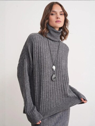 MixRay Sweater in Grey: front