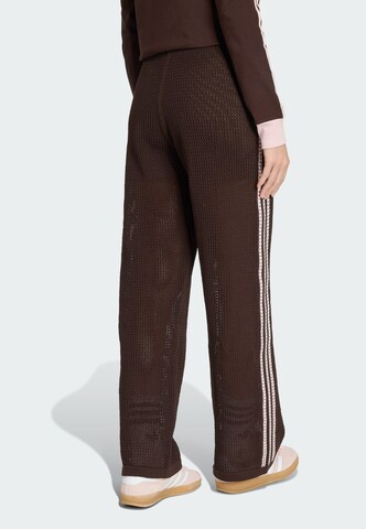 Loosefit Pantaloni 'Firebird' di ADIDAS ORIGINALS in marrone