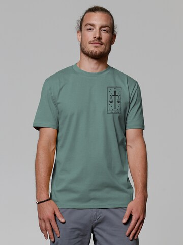 Watapparel Shirt 'Tarot Justice' in Grün: Vorderseite
