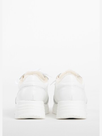 VITAFORM Sneakers in White