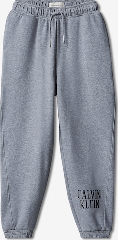 Baggy Pantalon de sport Calvin Klein Jeans en gris : devant