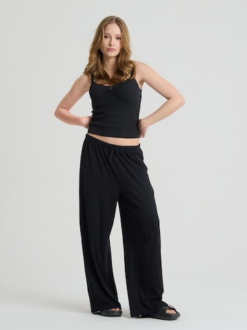 NoWear Loose fit Pants in Black: front