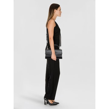 Borsa a mano 'Patsie' di GUESS in nero: frontale