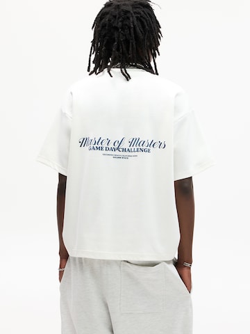 Pull&Bear Shirt in White: front