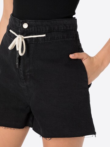 Trendyol Loosefit Shorts in Schwarz