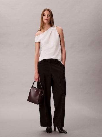 Calvin Klein Torba na ramię w kolorze czerwony