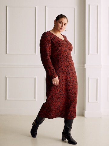 Guido Maria Kretschmer Curvy Dress 'Martje' in Red: front