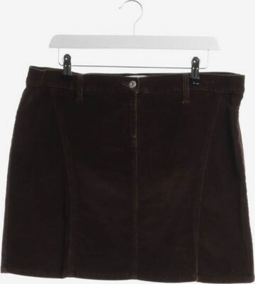 Closed Skirt in L in Brown: front