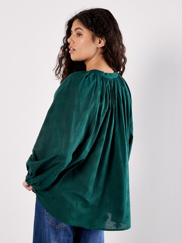 Apricot Floral Embroidered Cotton Shirt ' ' in Grün