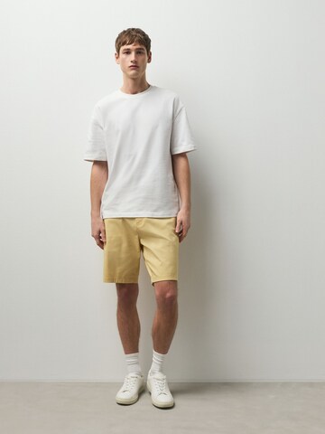 Coupe slim Pantalon chino Next en jaune