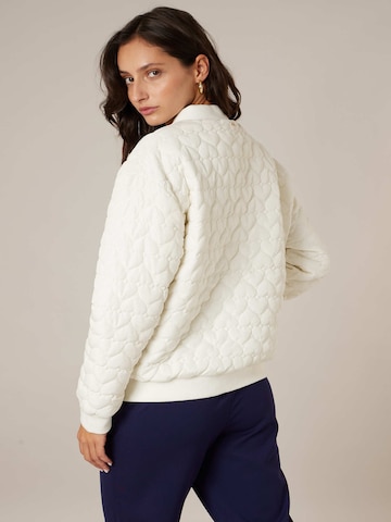 Veste mi-saison 'Lovely' Deeluxe en blanc