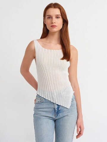 Dilvin Knitted Top in White: front