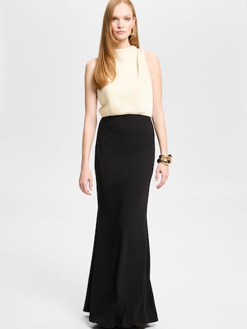 SWING Dress in Black: front
