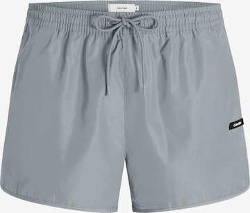 Shorts de bain 'RUNNER' Calvin Klein Swimwear en gris : devant
