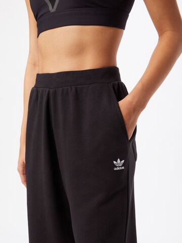 ADIDAS ORIGINALS Tapered Broek 'Trefoil Essentials' in Zwart
