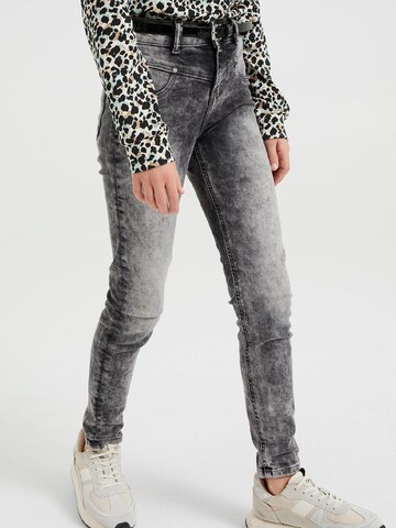 WE Fashion Skinny Jeans in Grey: front