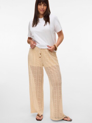 Regular Pantalon 'VMCMaya' Vero Moda Curve en blanc
