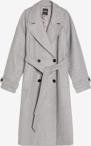 BershkaPrijelazni kaput - siva boja: prednji dio