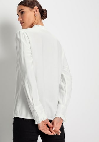 HECHTER PARIS Blouse in White